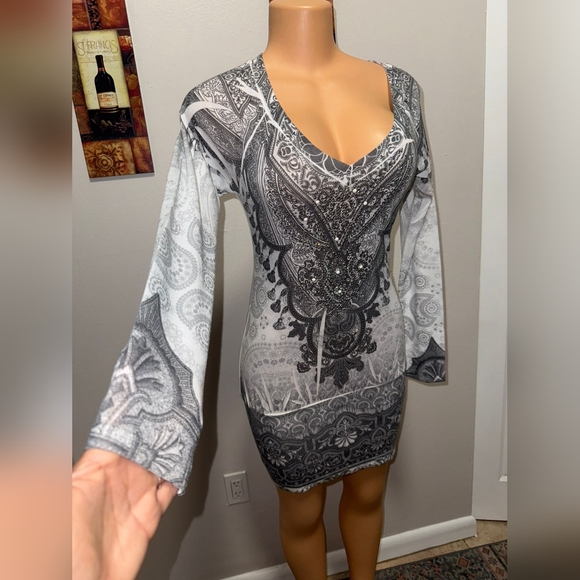 NEW XOXO DRESS LONG SLEEVE SIZE M - Picture 3 of 6